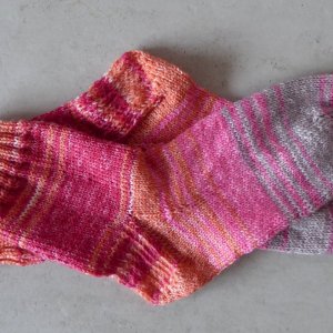 Socken rotrosagrau